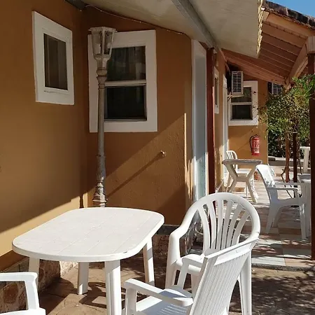 Gardenos Aparthotel 3*